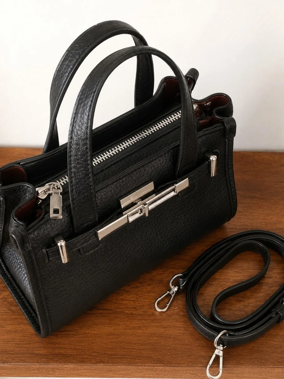 N/A elegant black